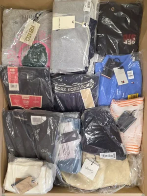 The photo shows a package with clothing in the category K.