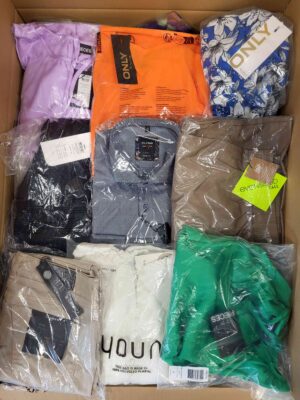 The photo shows a package with clothing in the category AR.
