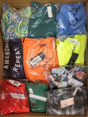 The photo shows a package with clothing in the category AR.