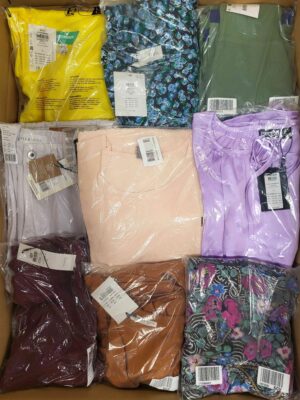 The photo shows a package with clothing in the category AR.