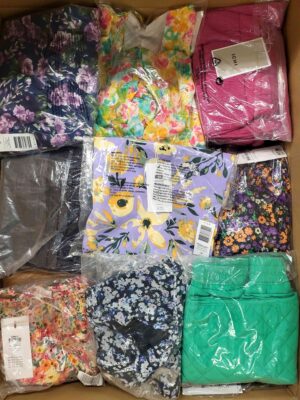 The photo shows a package with clothing in the category AR.