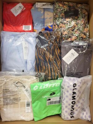 The photo shows a package with clothing in the category AR.