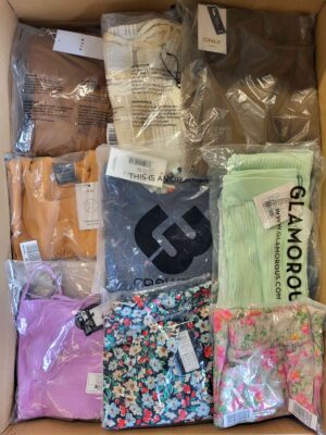 The photo shows a package with clothing in the category AR.