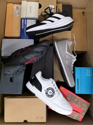 The photo shows a package with footwear in the category CS.