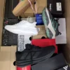 CS7031 2 The photo shows a package with footwear in the category CS.