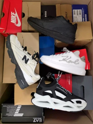 The photo shows a package with footwear in the category CS.