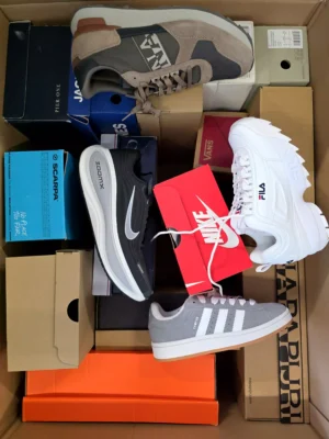 The photo shows a package with footwear in the category CS.