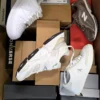 CS7052 1 The photo shows a package with footwear in the category CS.
