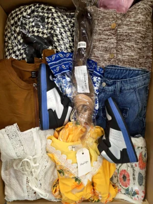 The photo shows a package with clothing in the category SN.