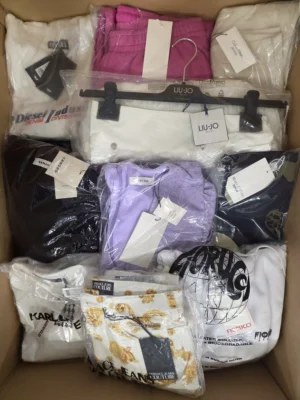 The photo shows a package with clothing in the category AP.