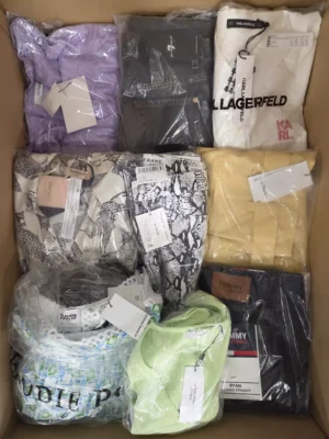 The photo shows a package with clothing in the category AP.