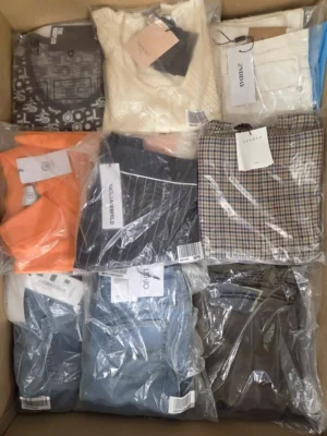 The photo shows a package with clothing in the category AP.
