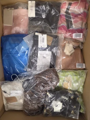 The photo shows a package with clothing in the category AP.