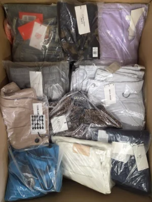 The photo shows a package with clothing in the category AP.