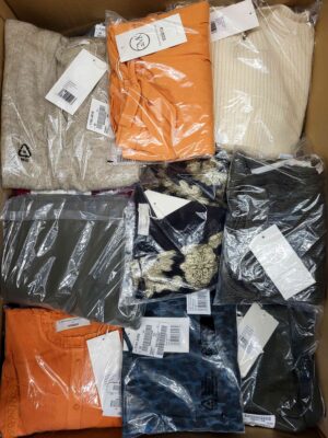 The photo shows a package with clothing in the category YA.