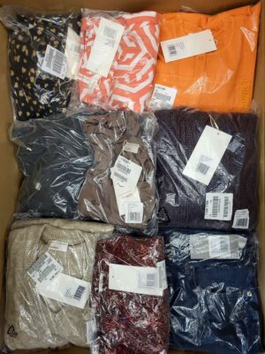 The photo shows a package with clothing in the category YA.