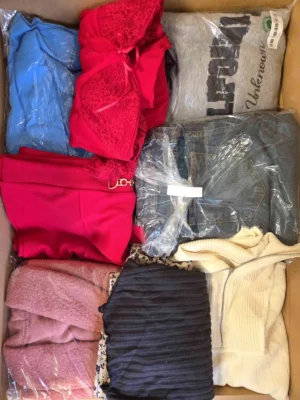 The photo shows a package with clothing in the category SN.