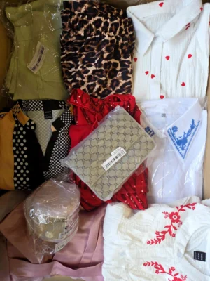 The photo shows a package with clothing in the category SN.