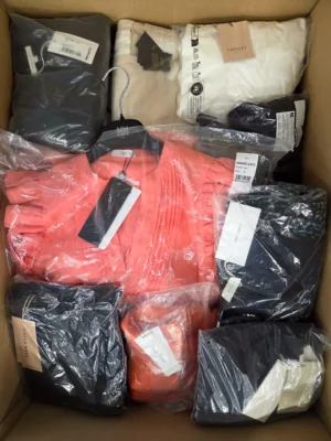 The photo shows a package with clothing in the category A.