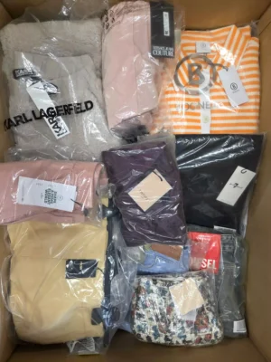The photo shows a package with clothing in the category AP.