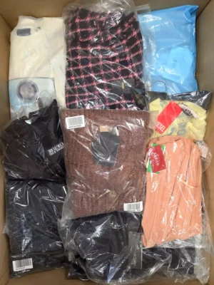 The photo shows a package with clothing in the category AP.