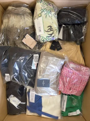 The photo shows a package with clothing in the category AP.