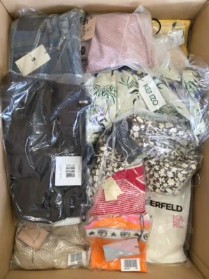 The photo shows a package with clothing in the category AP.
