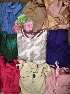 The photo shows a package with clothing in the category SN.