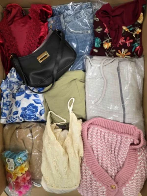 The photo shows a package with clothing in the category SN.