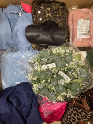 The photo shows a package with clothing in the category SN.