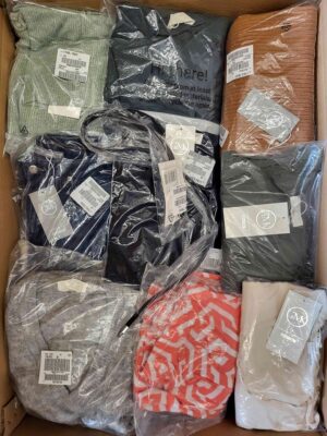The photo shows a package with clothing in the category YA.