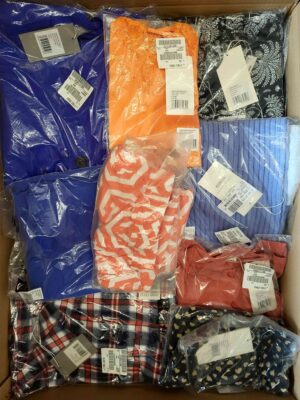 The photo shows a package with clothing in the category YA.