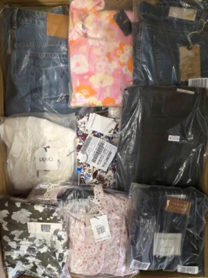 The photo shows a package with clothing in the category A.