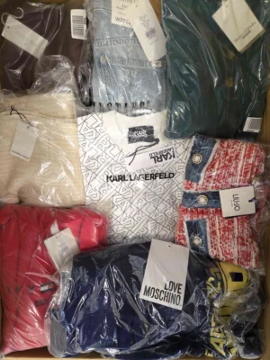 The photo shows a package with clothing in the category A.
