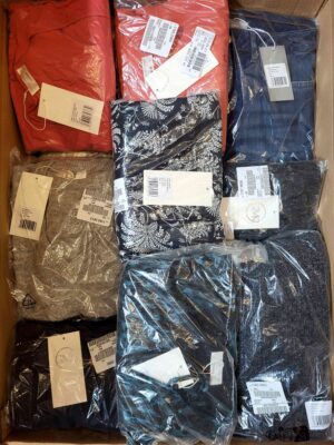 The photo shows a package with clothing in the category YA.