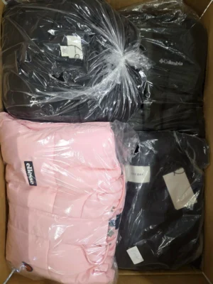 The photo shows a package with clothing in the category B.