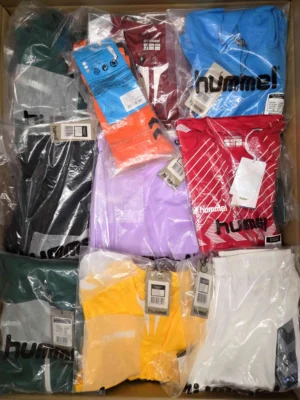 The photo shows a package with clothing in the category H.