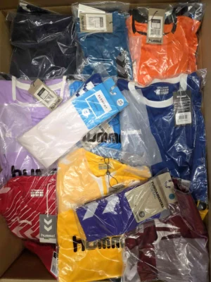 The photo shows a package with clothing in the category H.