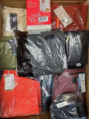 The photo shows a package with footwear in the category AS.