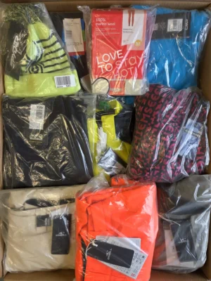 The photo shows a package with footwear in the category AS.