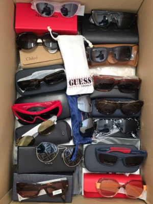 The picture shows a package with accessories in the category SG.