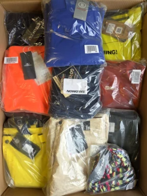 The photo shows a package with footwear in the category AS.