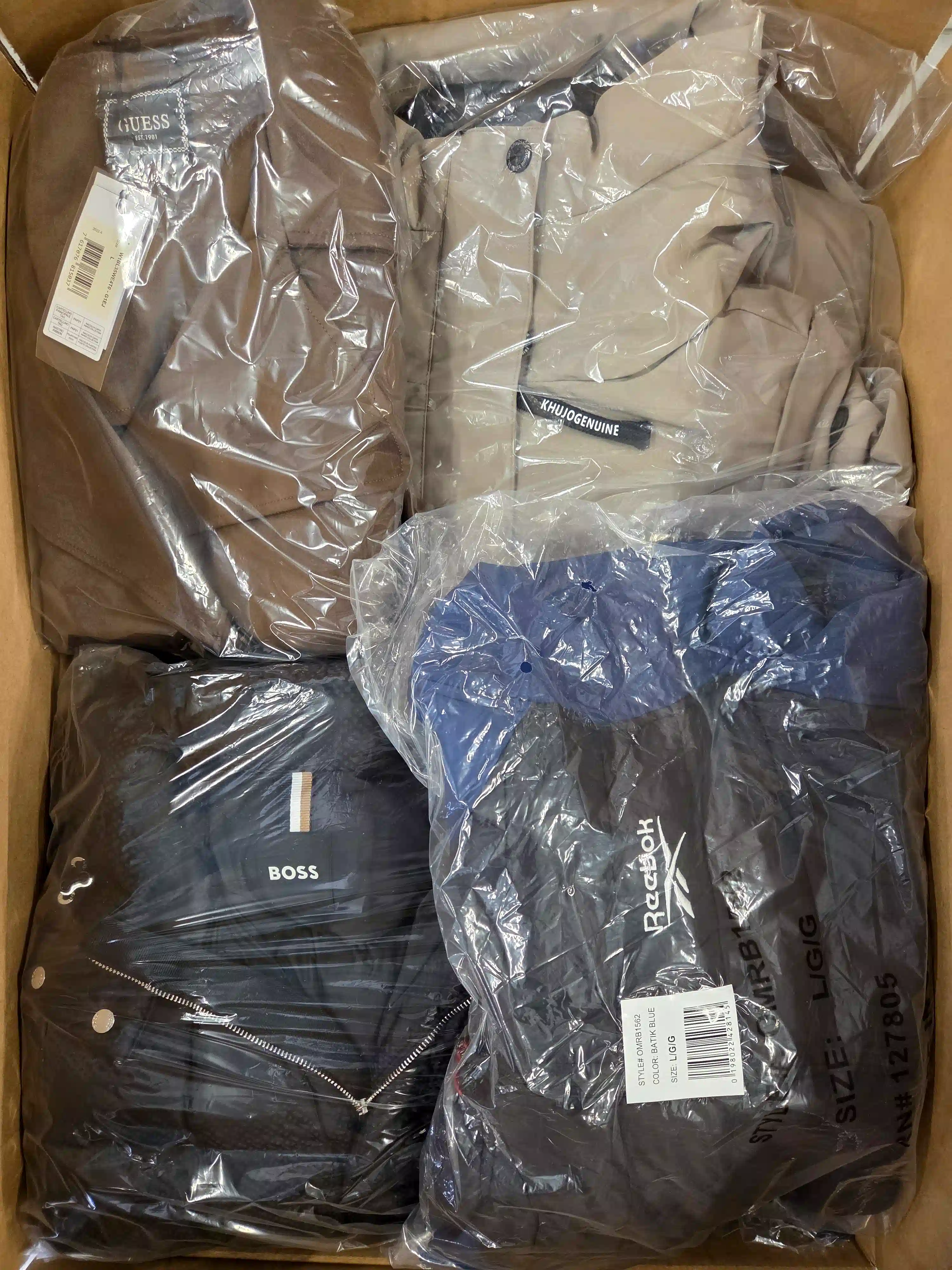 BJ119 3 The photo shows a package with clothing in the category B.
