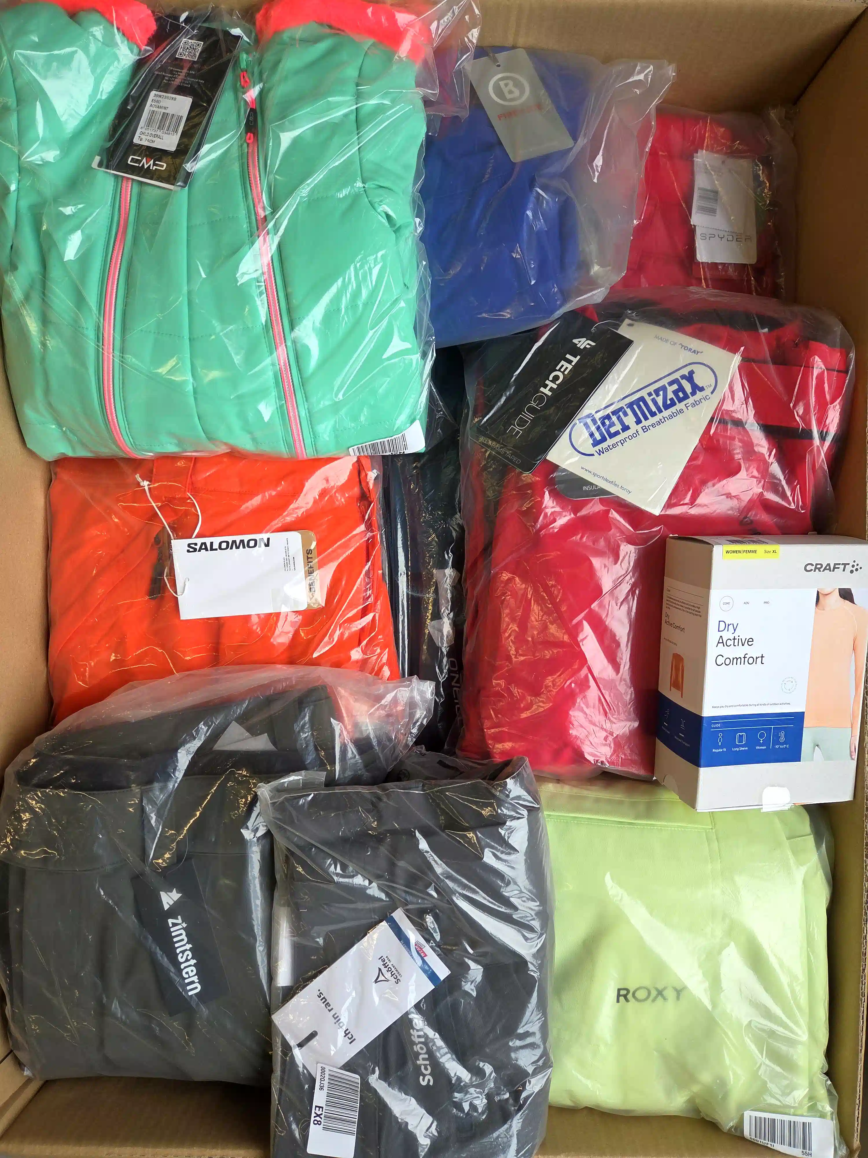 AST120 3 The photo shows a package with footwear in the category AS.