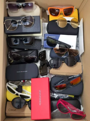 The picture shows a package with accessories in the category SG.