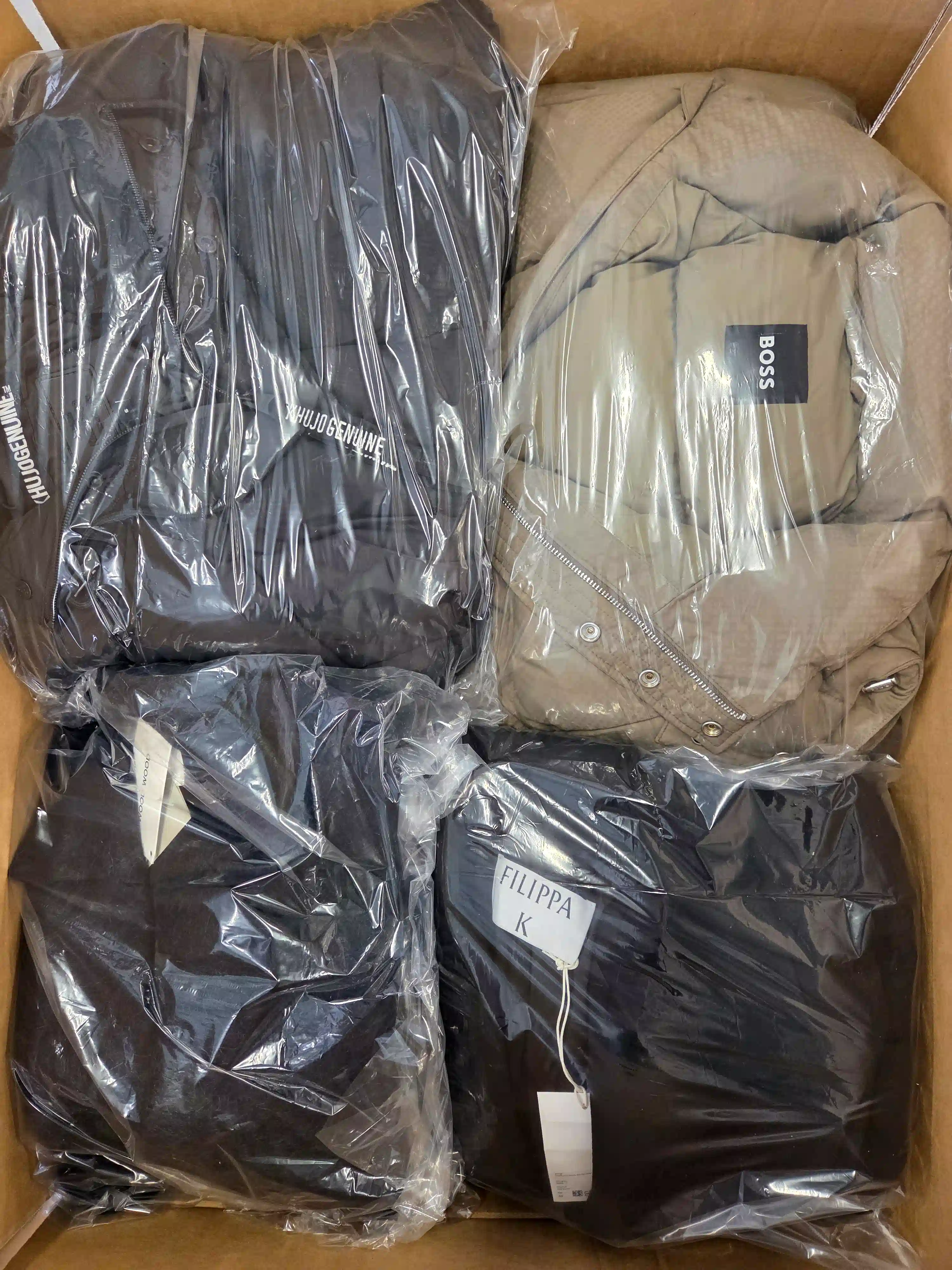 BJ122 3 The photo shows a package with clothing in the category B.