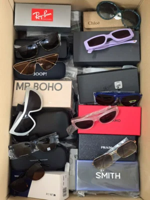 The picture shows a package with accessories in the category SG.