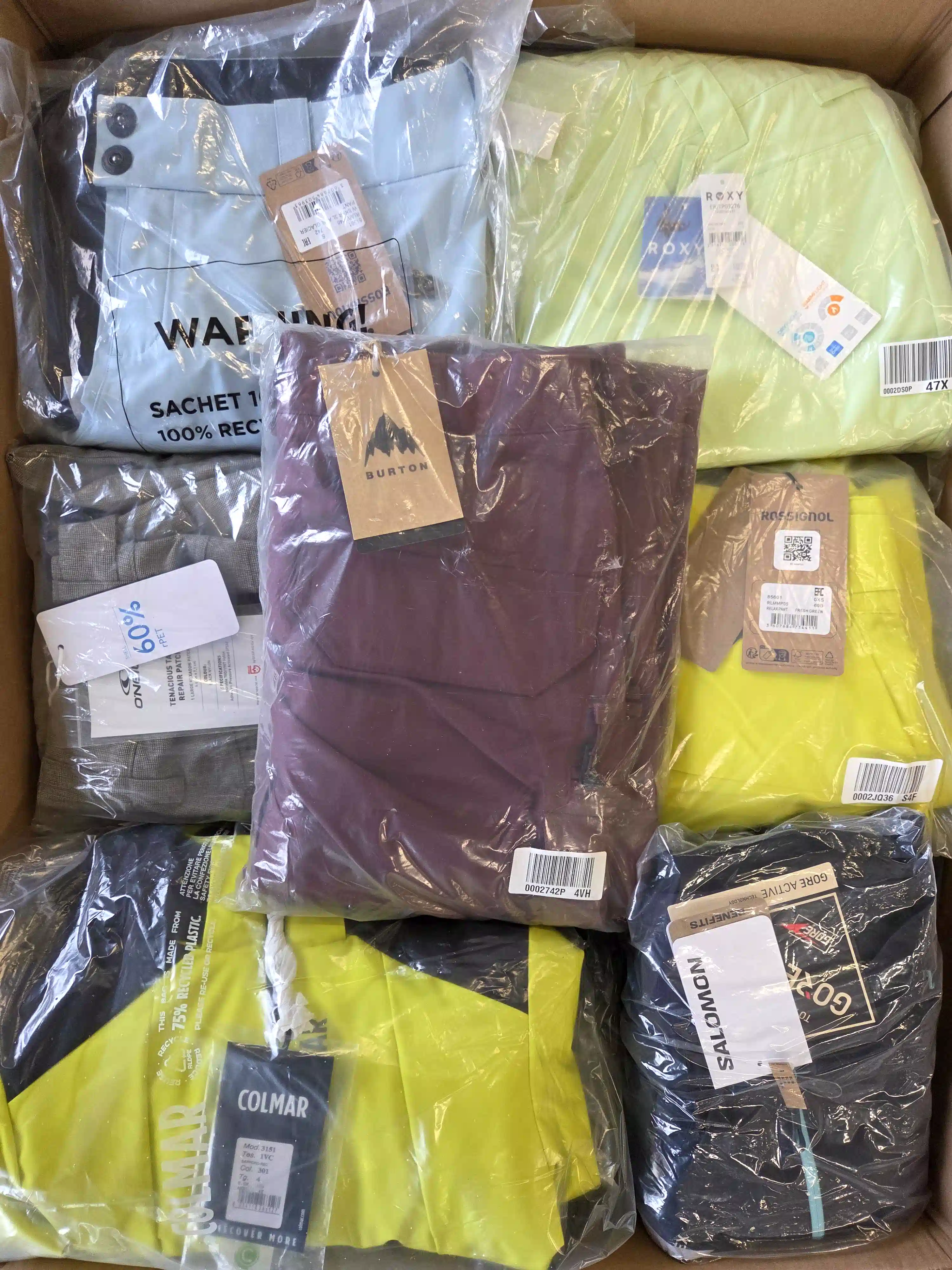 AST123 3 The photo shows a package with footwear in the category AS.