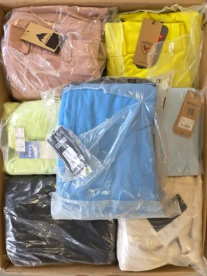 The photo shows a package with footwear in the category AS.