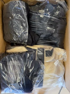 The photo shows a package with clothing in the category C.